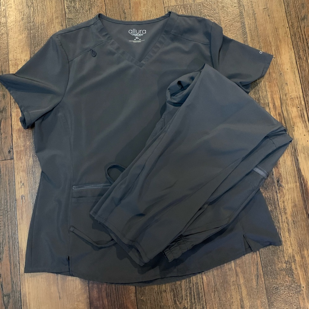 Gray Allura by Cherokee Scrub Set! Smoke Free Home! only worn a few times!